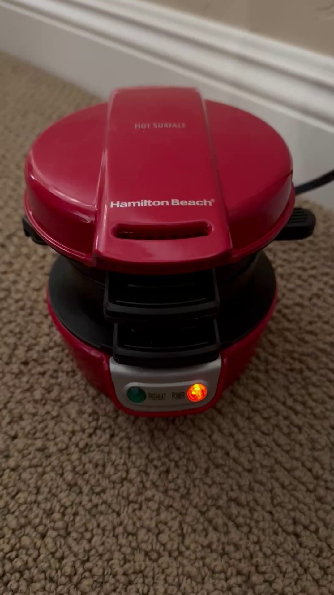 Hamilton Beach 25476 Breakfast Electric Sandwich Maker, Red 4