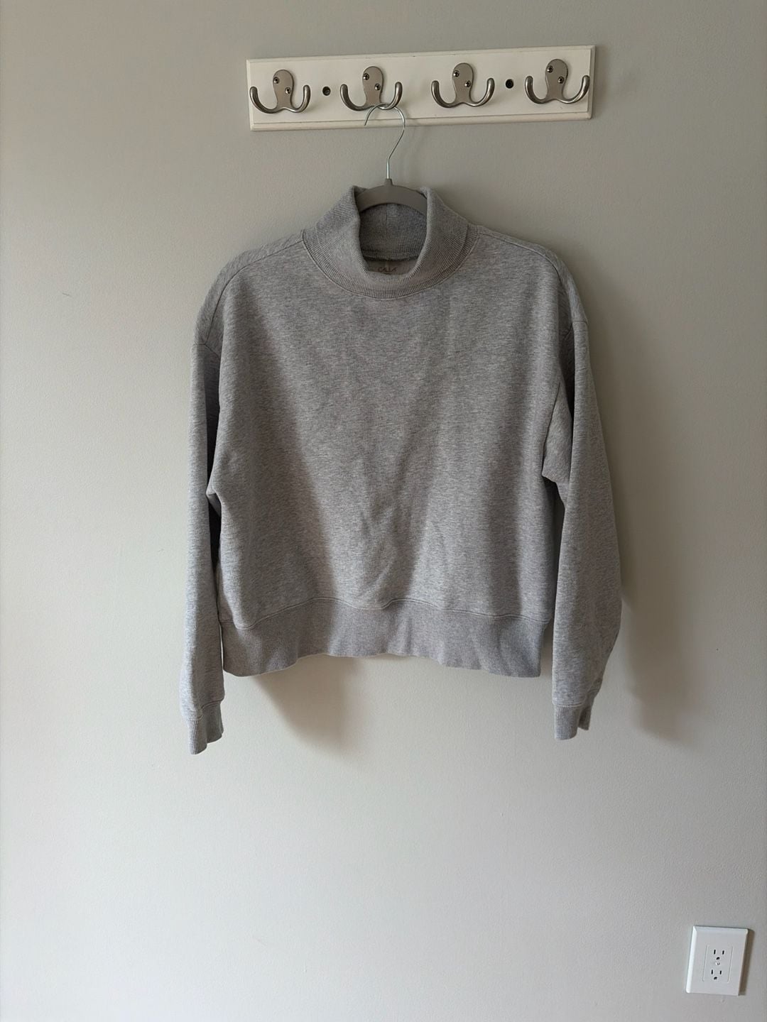 Calia By Carrie Underwood Gray Turtleneck Cropped Sweatshirt Size Small Women's 2
