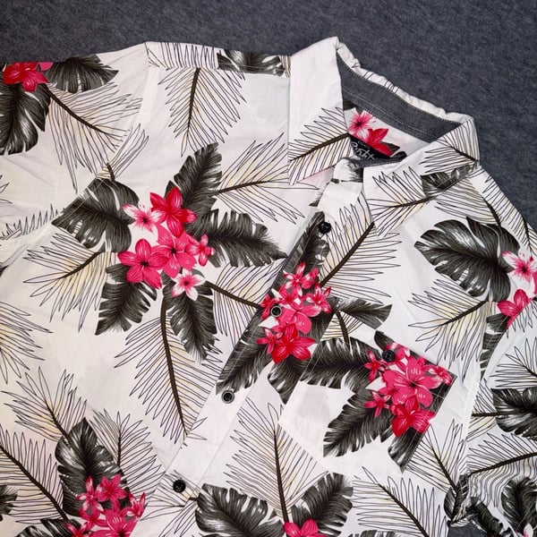 Eighty Eight Brand Men's Tropical Floral Short Sleeve Button Down Shirt Size M