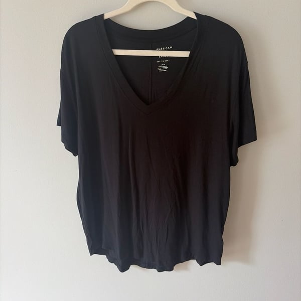 American Eagle Soft & Sexy Black V-Neck T-Shirt Size Large