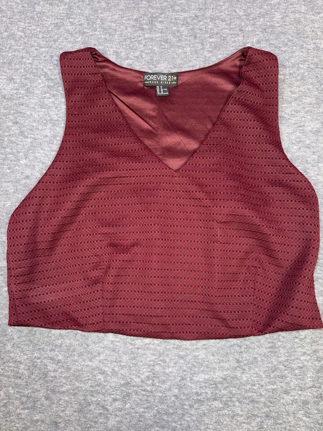 Forever 21+ Burgundy Textured V-Neck Crop Top Size 1X 1