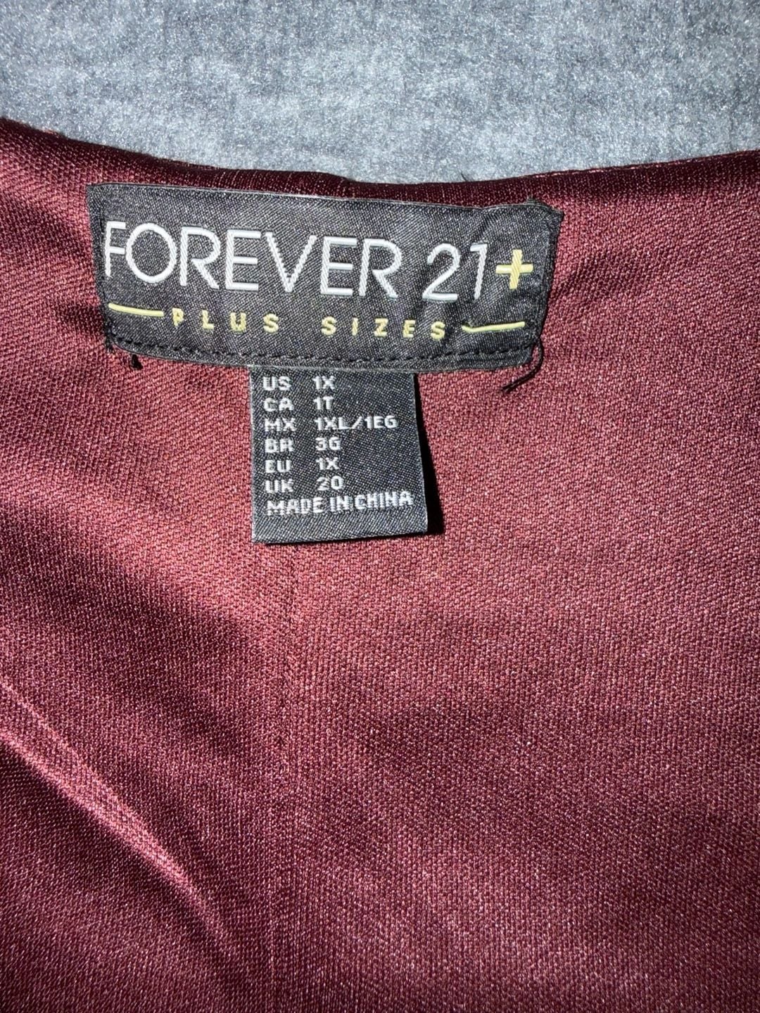 Forever 21+ Burgundy Textured V-Neck Crop Top Size 1X 2