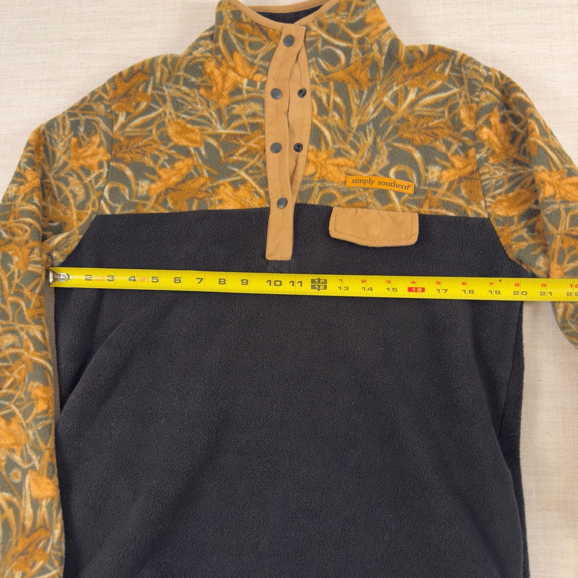 Simply Southern Camo and Black Fleece Snap Pullover Size L 7
