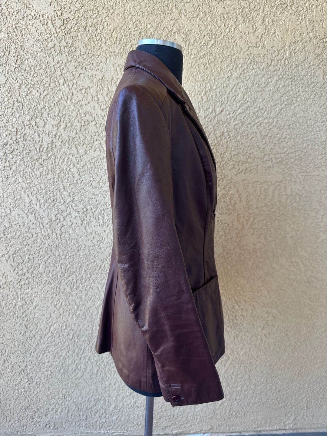 Etienne Aigner Vintage Burgundy Leather Blazer Jacket with Gold Logo Hardware 8