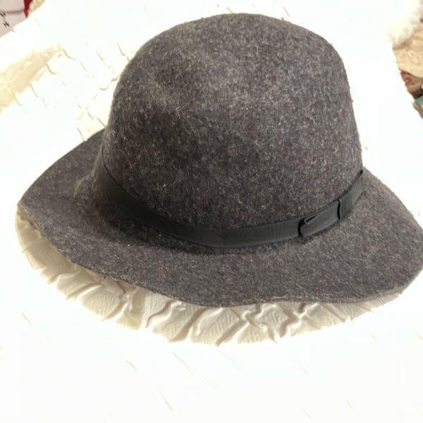 Vintage Banana Republic Grey Wool Felt Wide Brim Hat Size Medium Made in USA