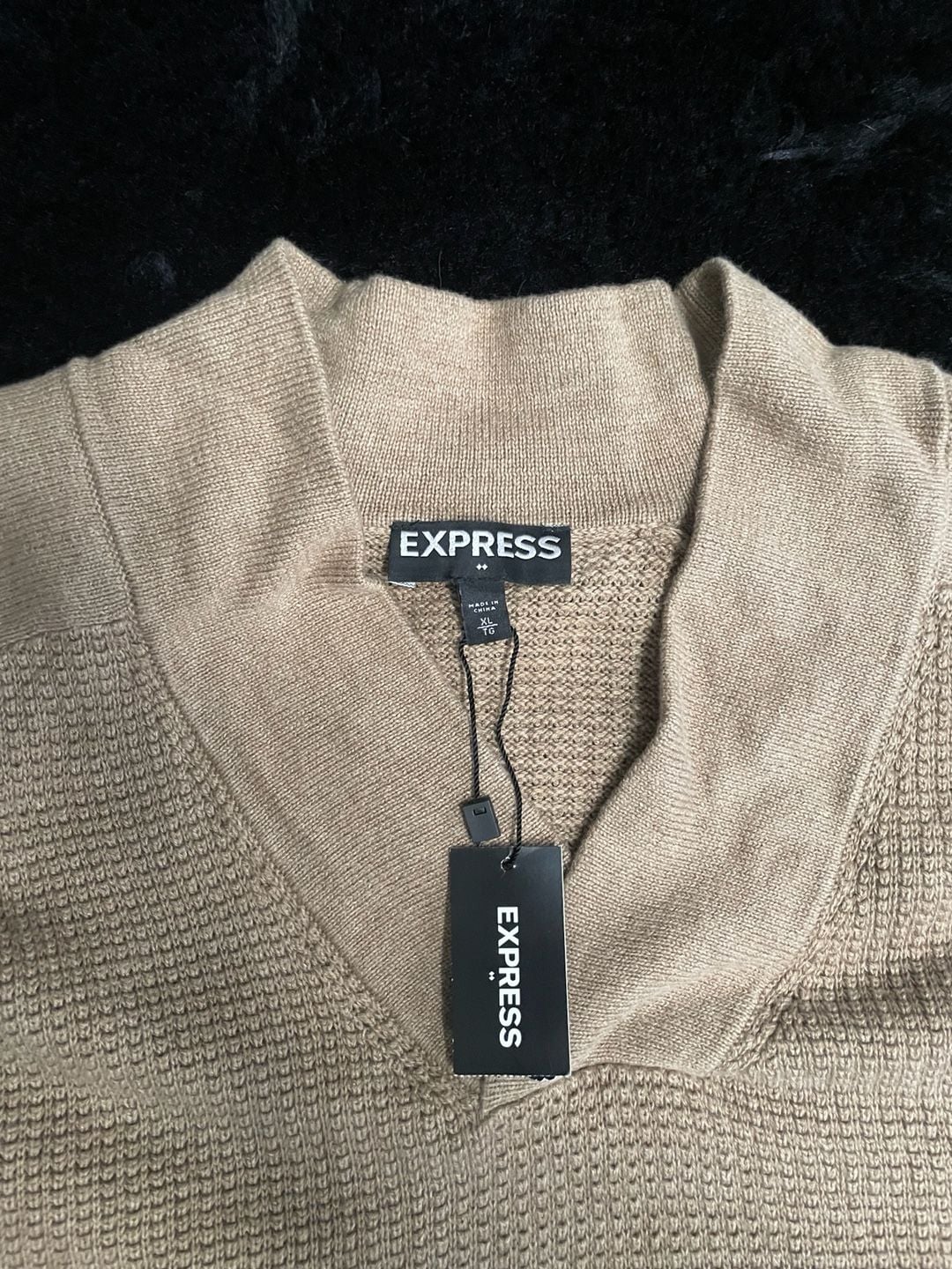 Express Men's Textured Knit V-Neck Sweater Tan Size XL 3