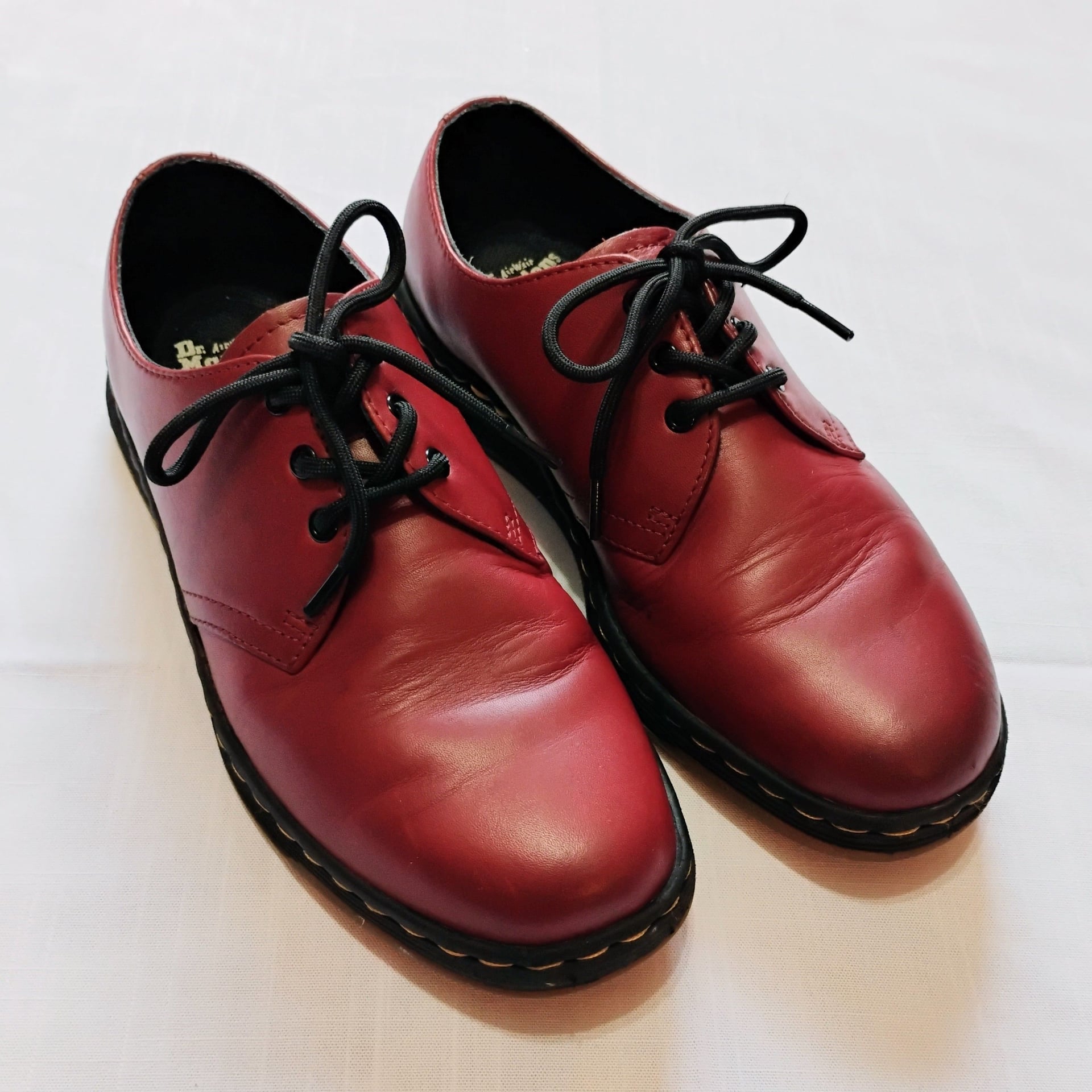 Dr. Martens Cavendish Cherry Red Leather Oxford Shoes SoftWair Low Top Comfort 2