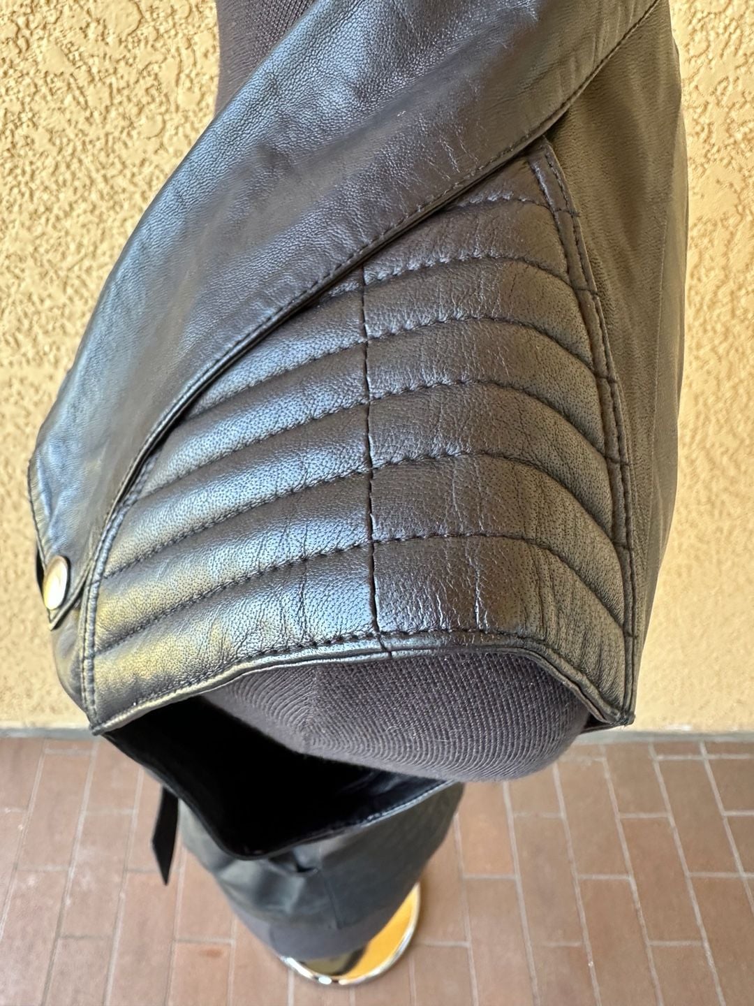 Skingraft Black Leather Moto Vest with Belt and Quilted Shoulders Size M 8
