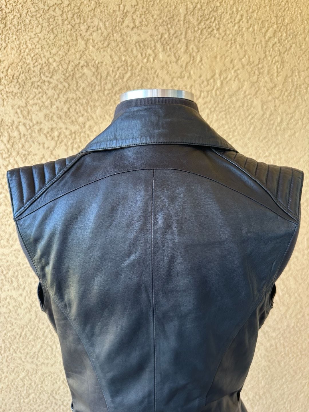 Skingraft Black Leather Moto Vest with Belt and Quilted Shoulders Size M 11
