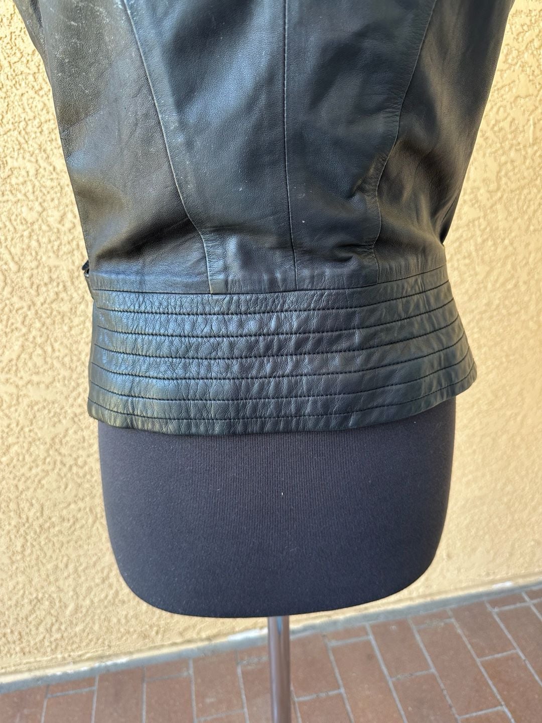 Skingraft Black Leather Moto Vest with Belt and Quilted Shoulders Size M 13