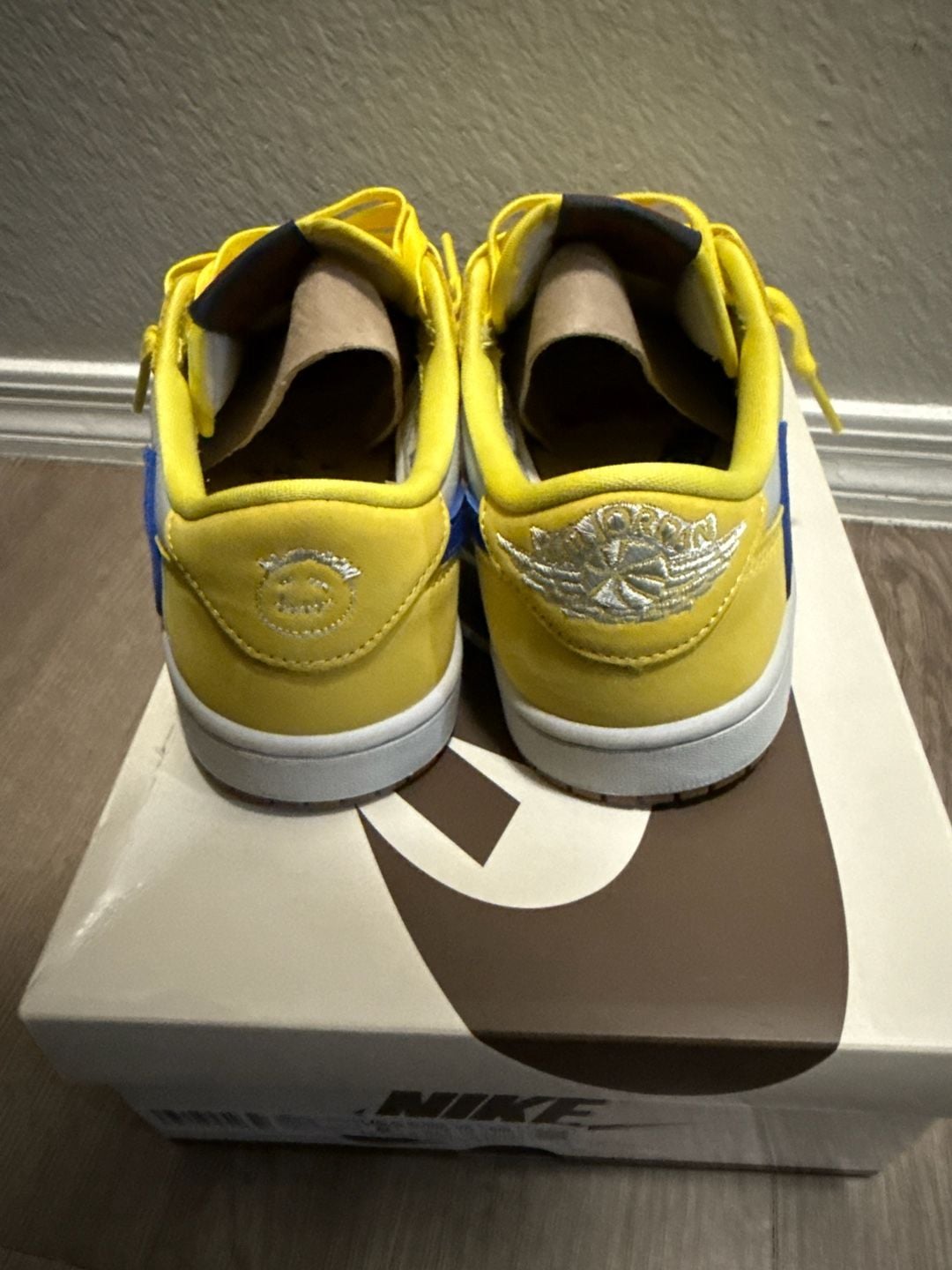 Nike Travis Scott x Air Jordan 1 Low OG Canary Women's Size 8.5 4