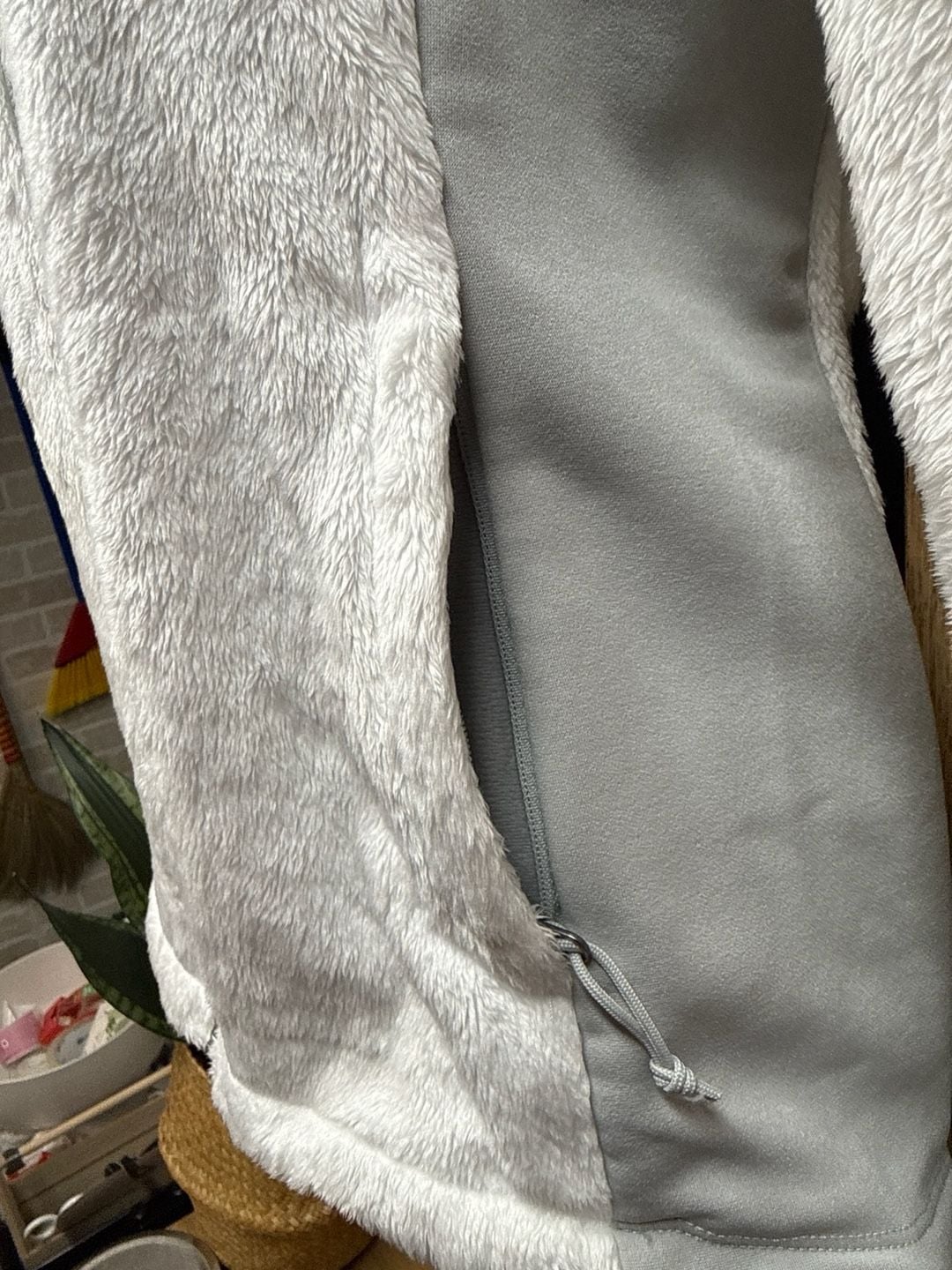 The North Face Women's Osito Hybrid Full Zip Fleece Jacket White/Grey 5