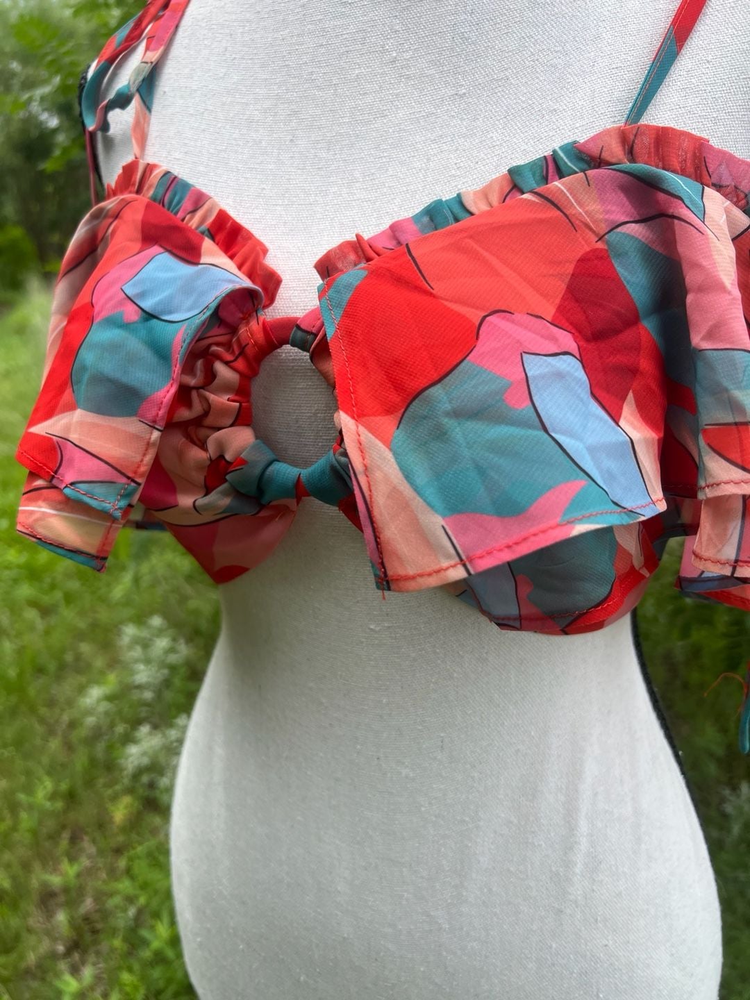 Luxxel Abstract Print Ruffle Ring Detail Tie Strap Crop Top Size M 3