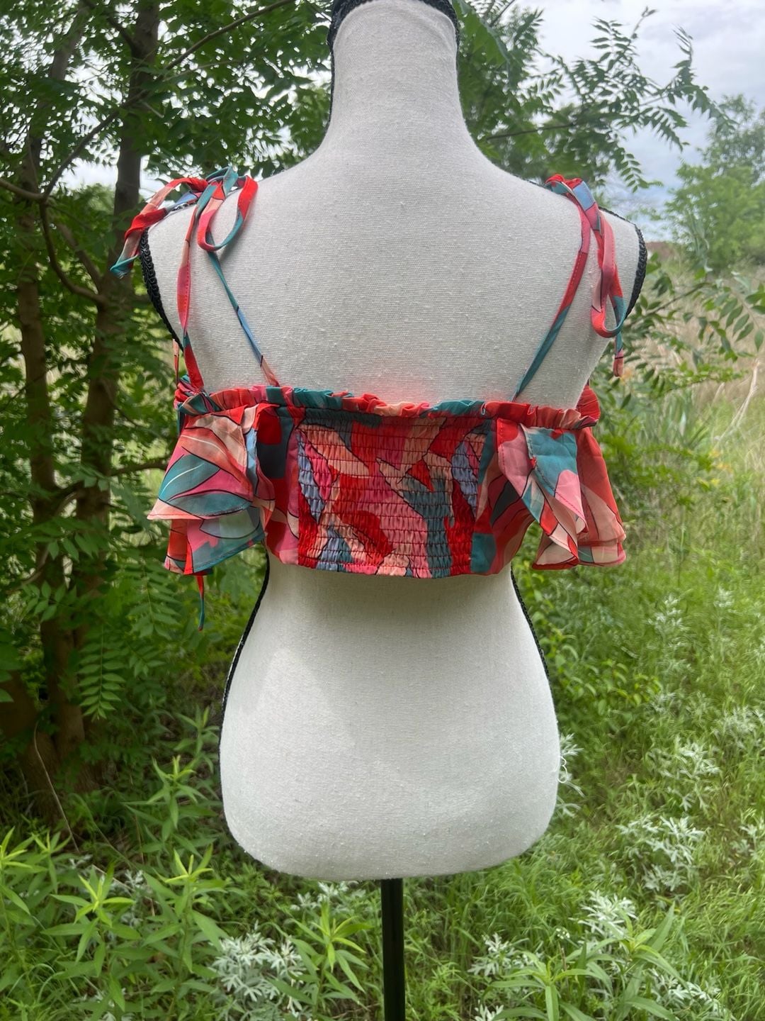 Luxxel Abstract Print Ruffle Ring Detail Tie Strap Crop Top Size M 9