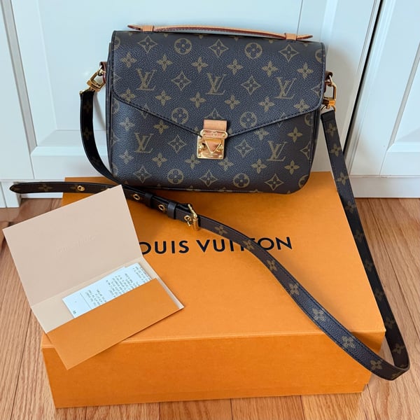 Louis Vuitton Pochette Métis Monogram Canvas Bag