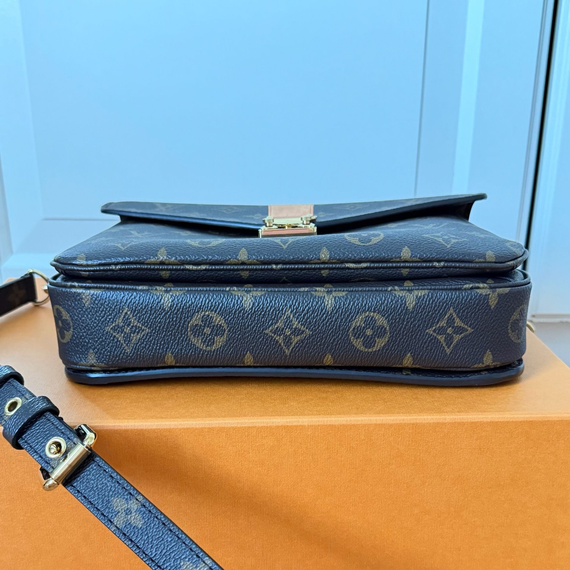 Louis Vuitton Pochette Métis Monogram Canvas Bag 7