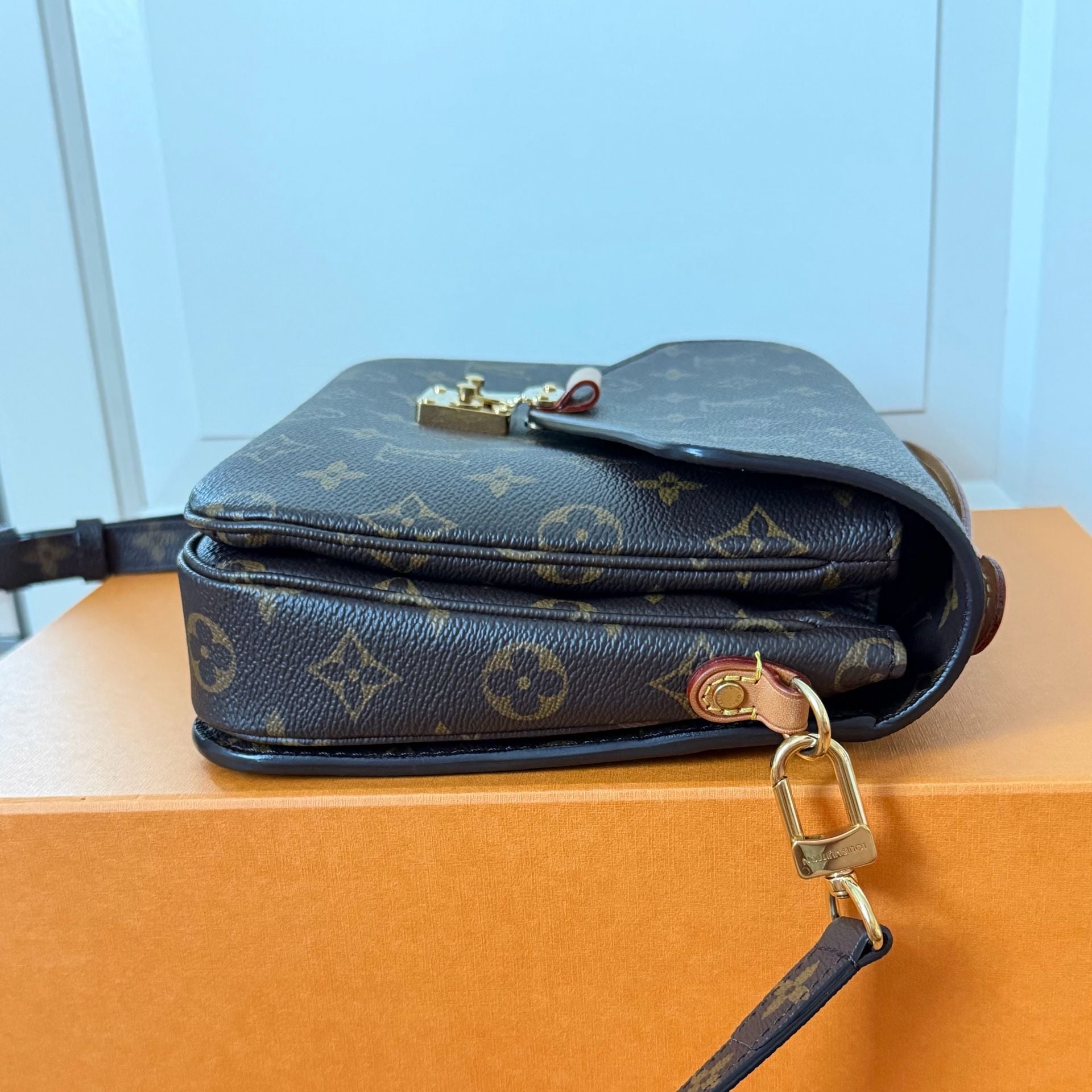 Louis Vuitton Pochette Métis Monogram Canvas Bag 8
