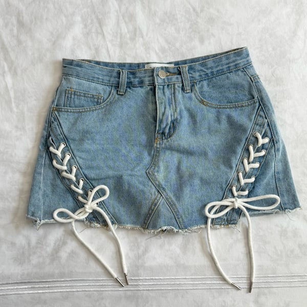 Pinkyotto Lace-Up Raw Hem Denim Skort Size M
