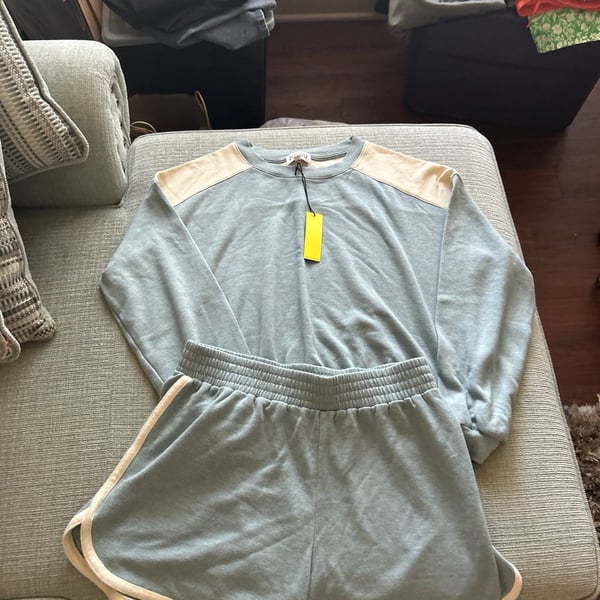 OLI VIV Blue Heathered Colorblock Sweatshirt and Shorts Lounge Set Size L