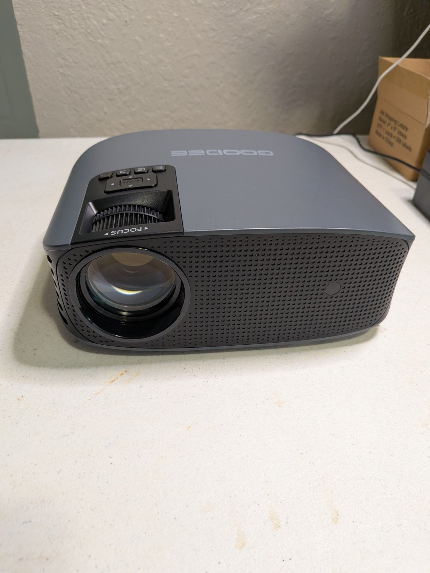 GooDee YG600 Plus 1080P Native Projector with Carrying Case and Accessories 2