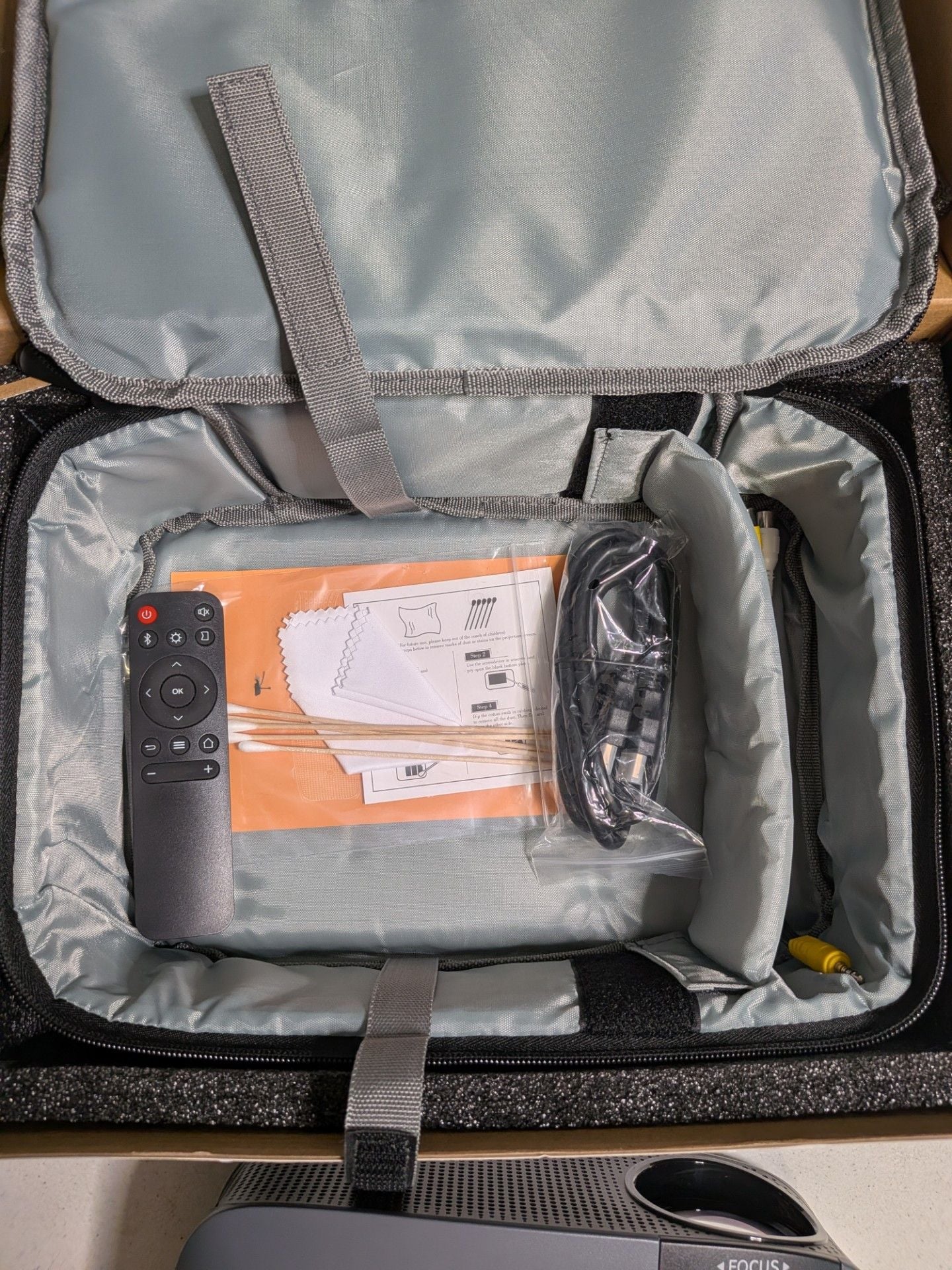 GooDee YG600 Plus 1080P Native Projector with Carrying Case and Accessories 4