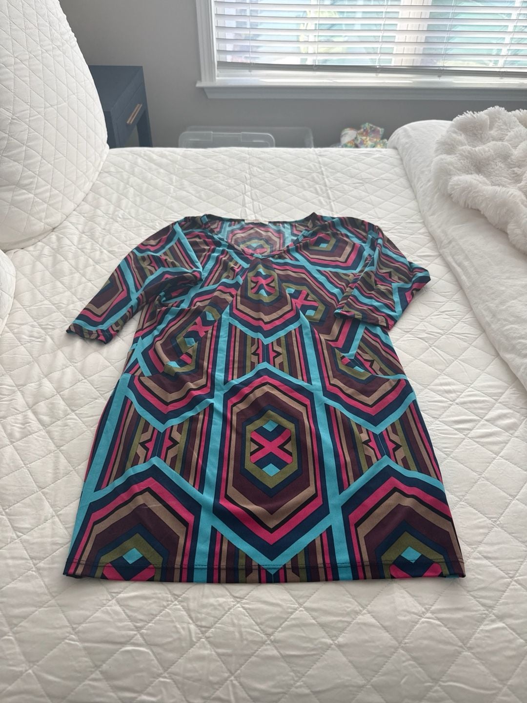 Trina Turk Geometric Print 3/4 Sleeve V-Neck Shift Dress Size XS 2