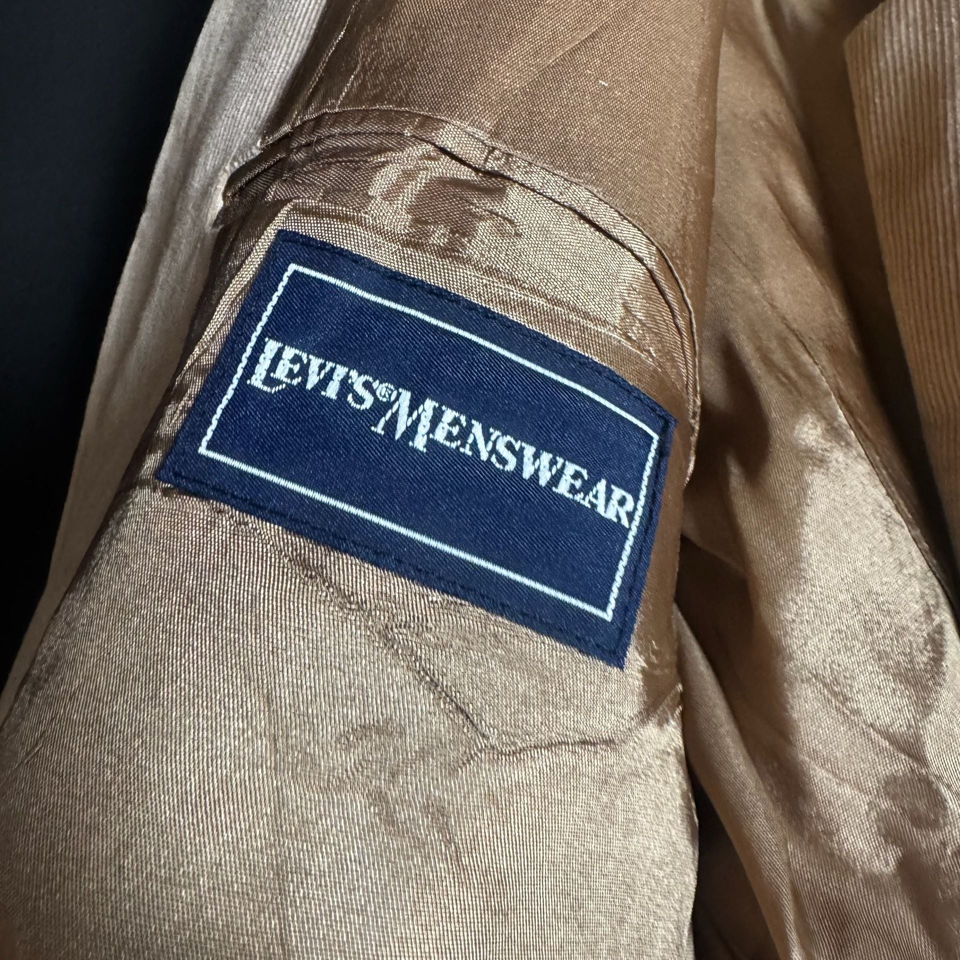 Vintage Levi's Menswear Corduroy Blazer and Vest Set 46R Tan with Elbow Patches 5