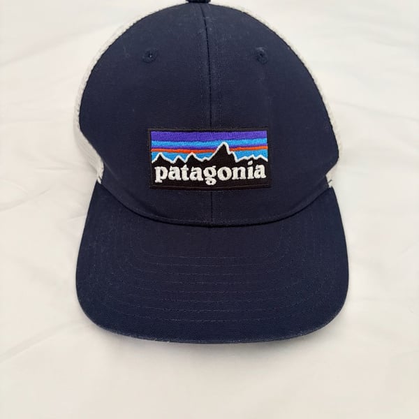 Patagonia P-6 Logo Trucker Hat Navy Blue/White One Size