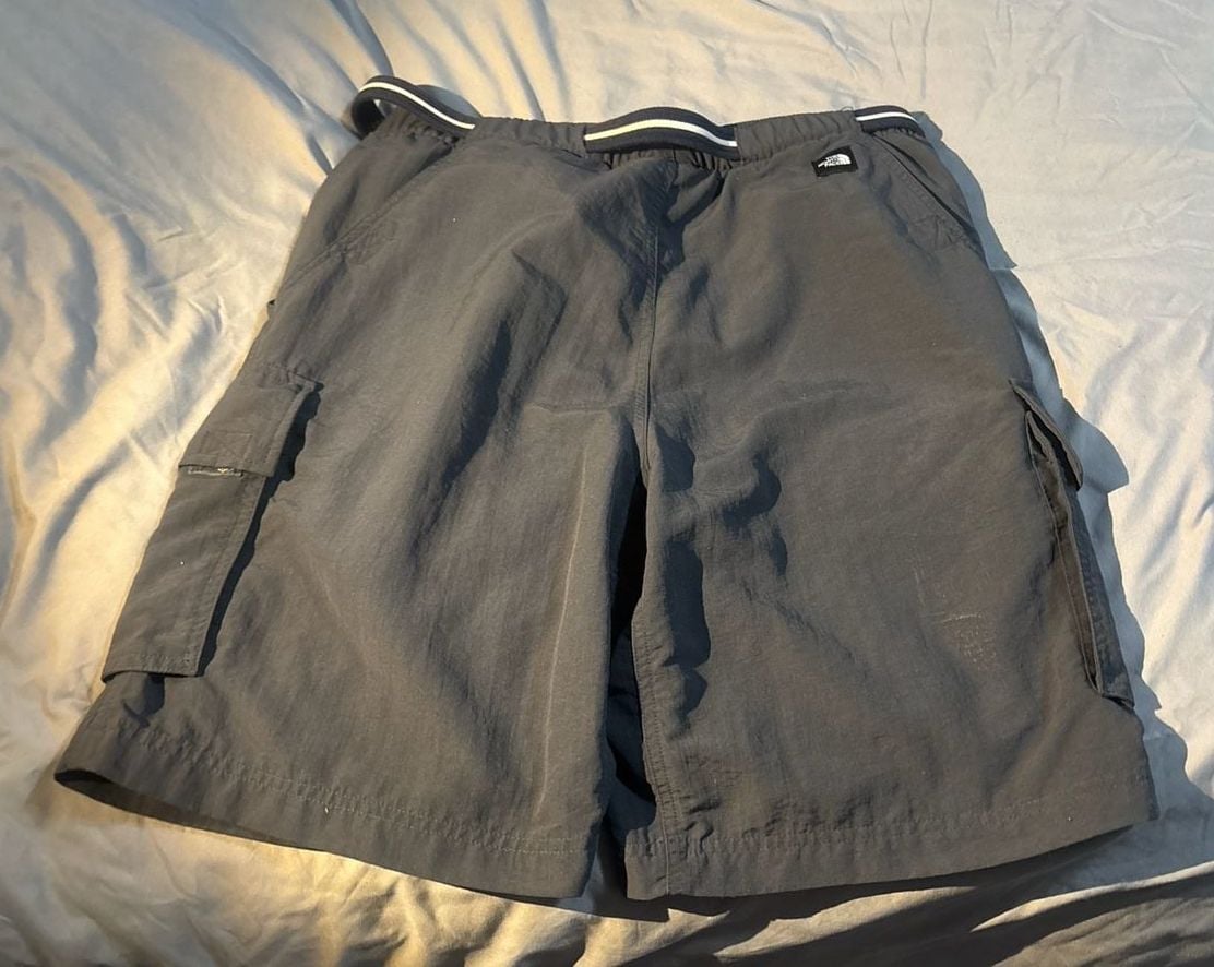 The North Face Men's Grey Cargo Shorts Size Small 12