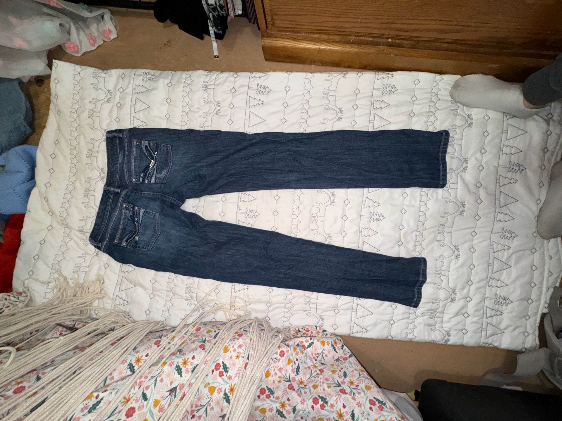 White House Black Market Blanc Glamorous Bootcut Jeans Size 4R 11