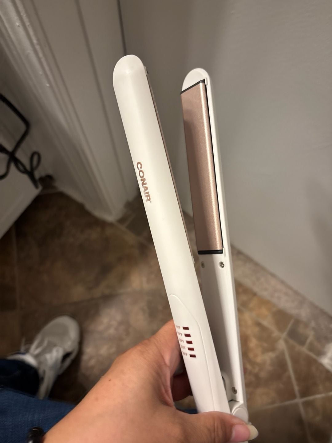 Conair Double Ceramic 1-Inch Flat Iron, White and Rose Gold 3
