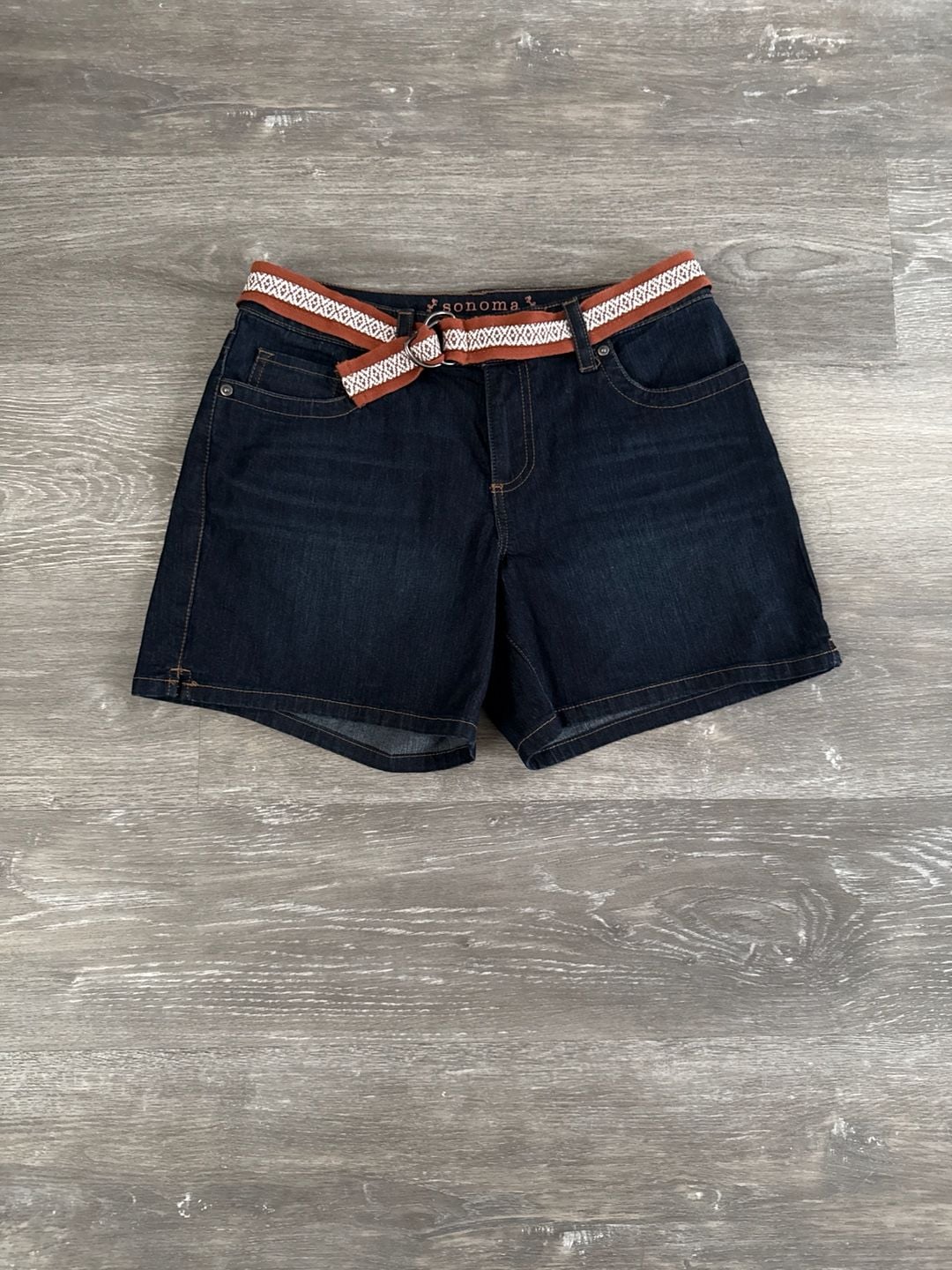 Sonoma Life + Style Modern Short Dark Wash Denim Shorts with Belt Size 4 2