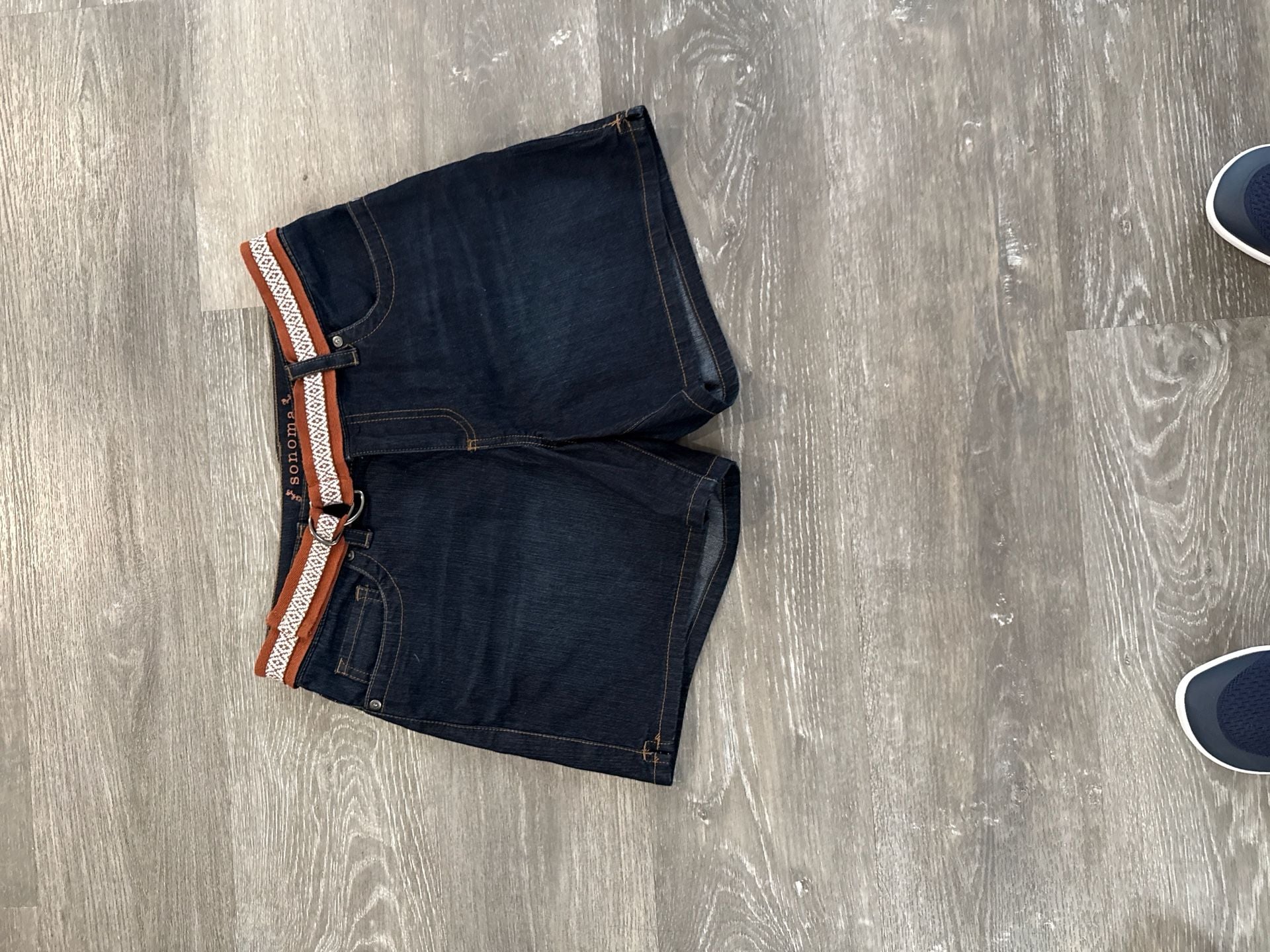 Sonoma Life + Style Modern Short Dark Wash Denim Shorts with Belt Size 4 12