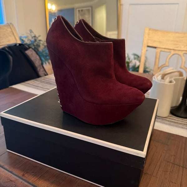 ShoeMint Wine Suede Lace-Up Back Wedge Booties Size 7