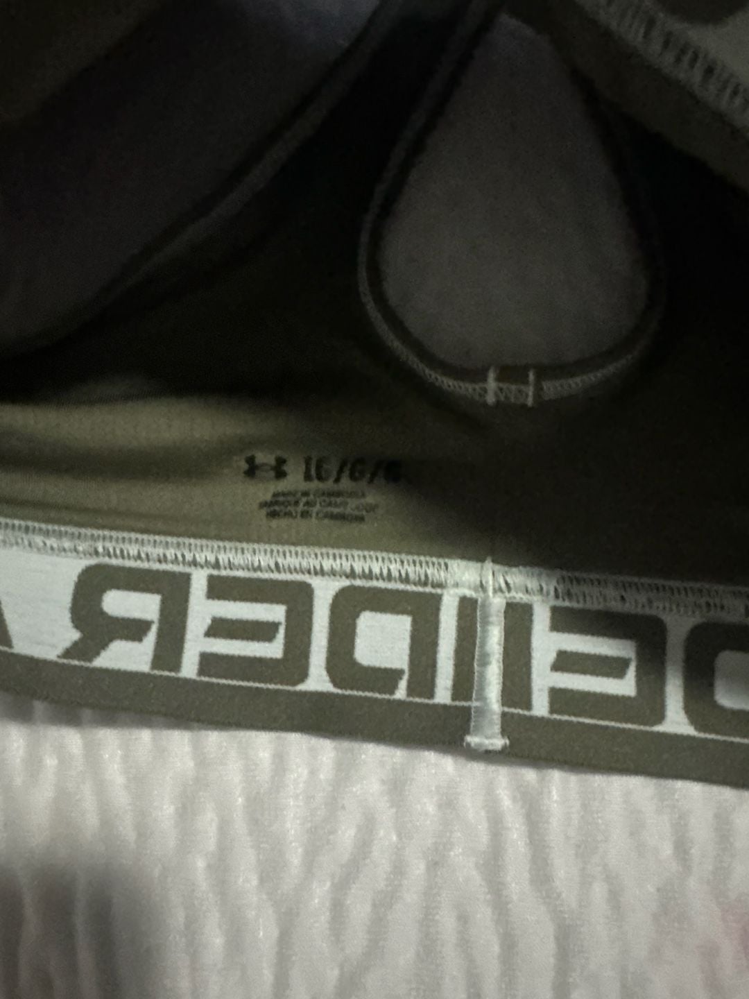 Under Armour Mid Keyhole Crossback Sports Bra Camo Print Size Large 2