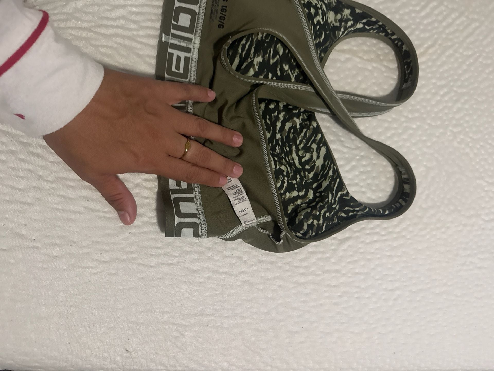 Under Armour Mid Keyhole Crossback Sports Bra Camo Print Size Large 5