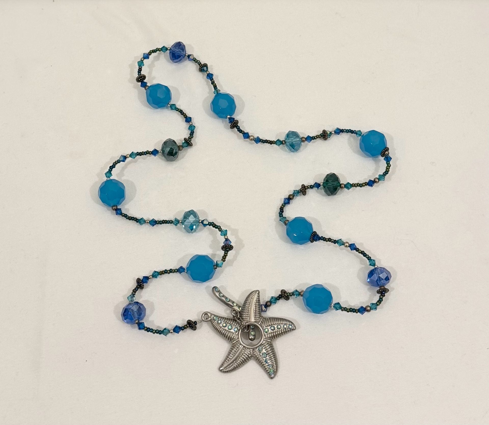 Coastal Summer Beachy Blue & Green Beaded Starfish Toggle Necklace 26 Inch 2