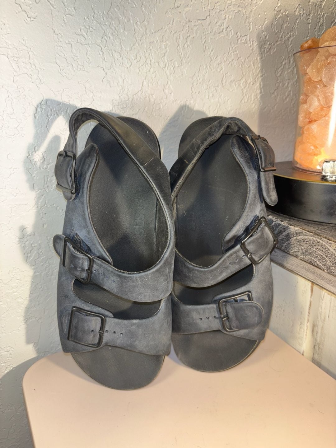 O2: SAS Relaxed Black Leather Three Strap Adjustable Comfort Sandals 6.5 2