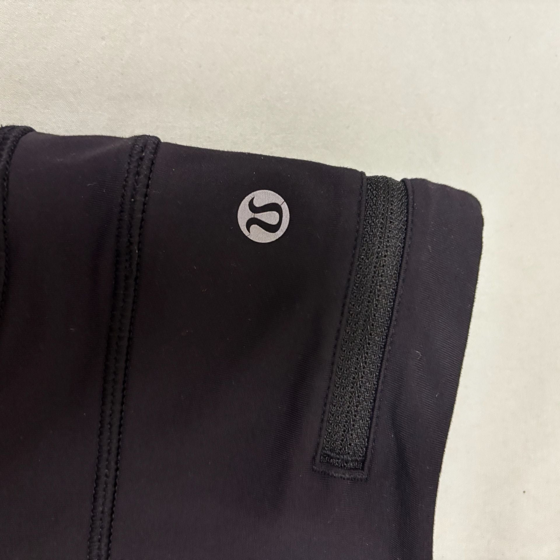 Lululemon Tight Stuff Tight Black Scalloped Hem Leggings Size 4 2