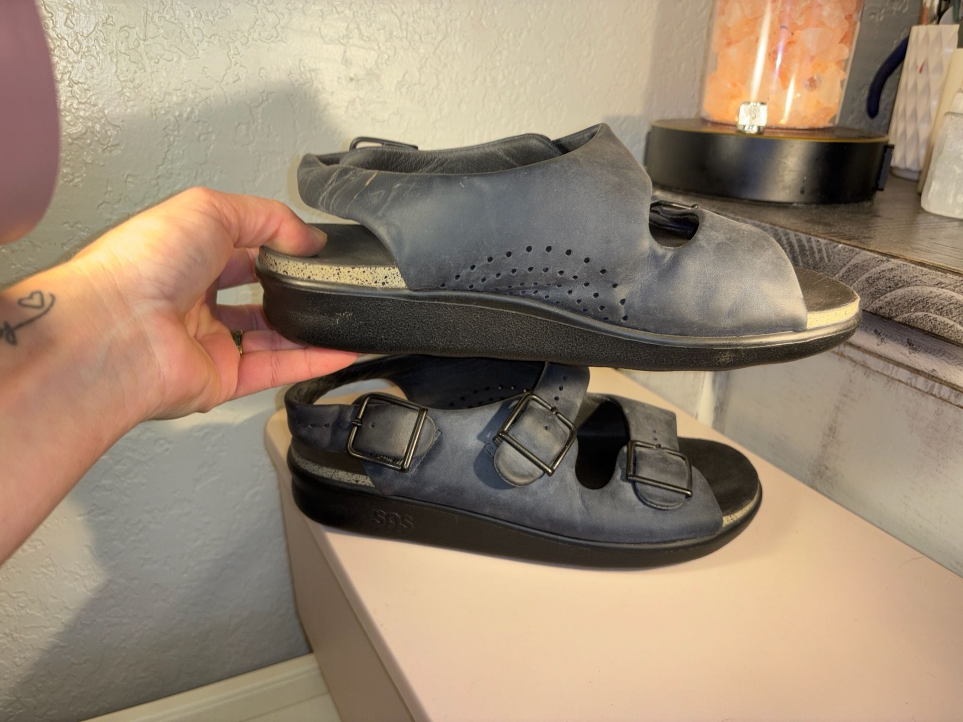O2: SAS Relaxed Black Leather Three Strap Adjustable Comfort Sandals 6.5 7