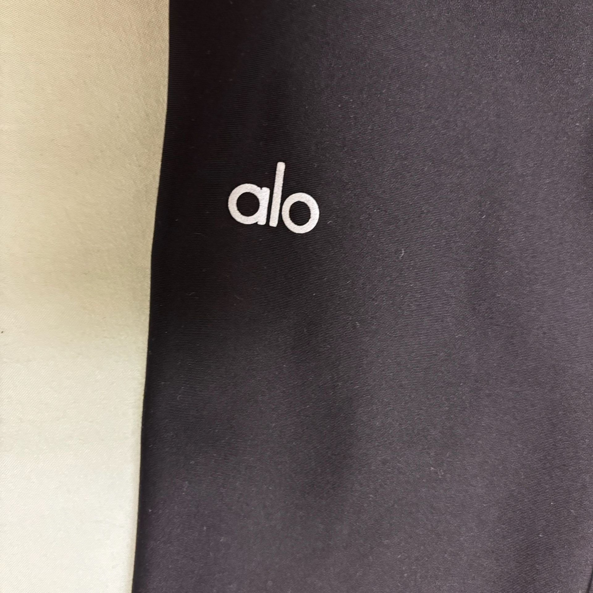 Alo Yoga Airlift High-Waist Leggings Black 3