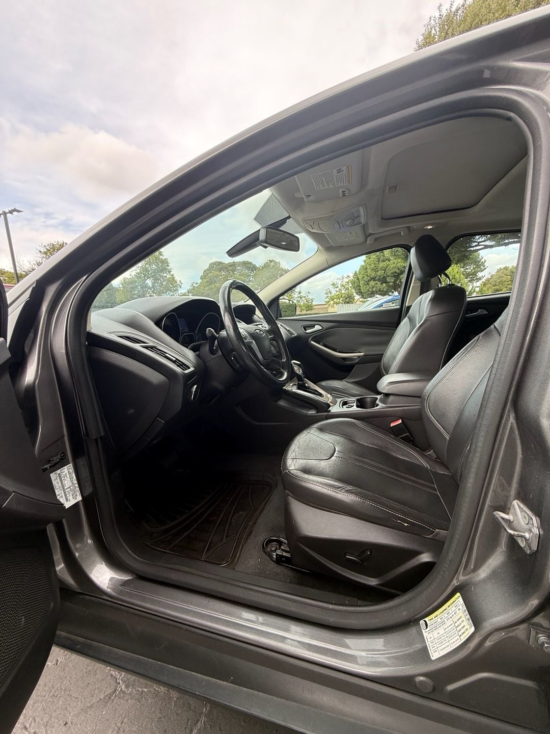 2012 Ford Focus SEL Sedan 9