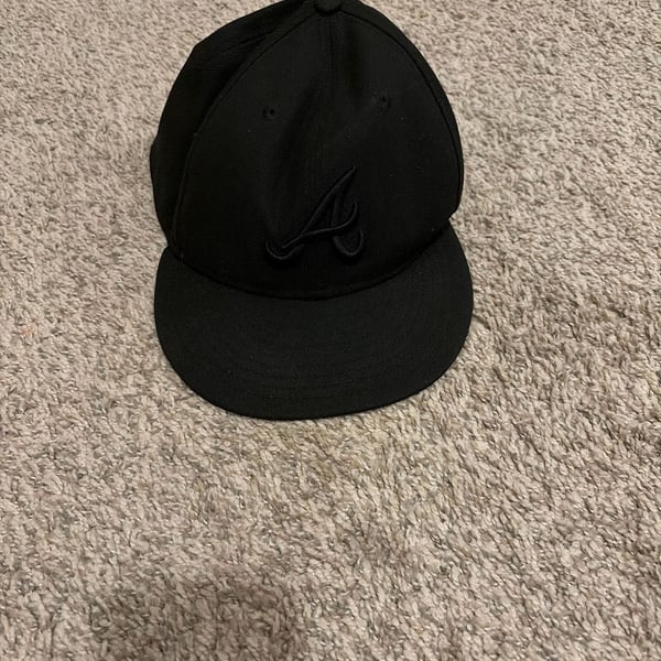 New Era Atlanta Braves 59FIFTY Black on Black Fitted Hat Size 7 1/8