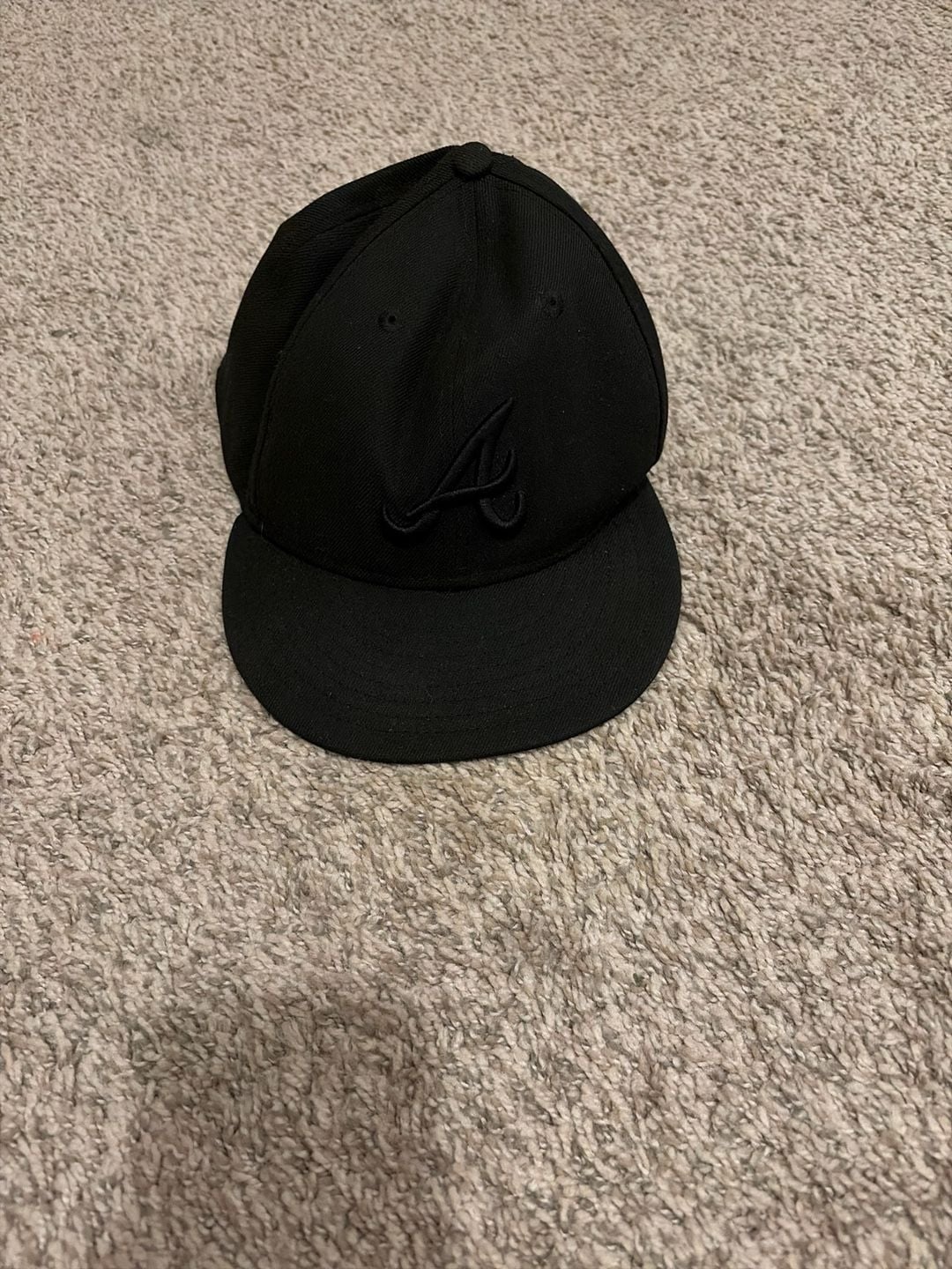 New Era Atlanta Braves 59FIFTY Black on Black Fitted Hat Size 7 1/8 3