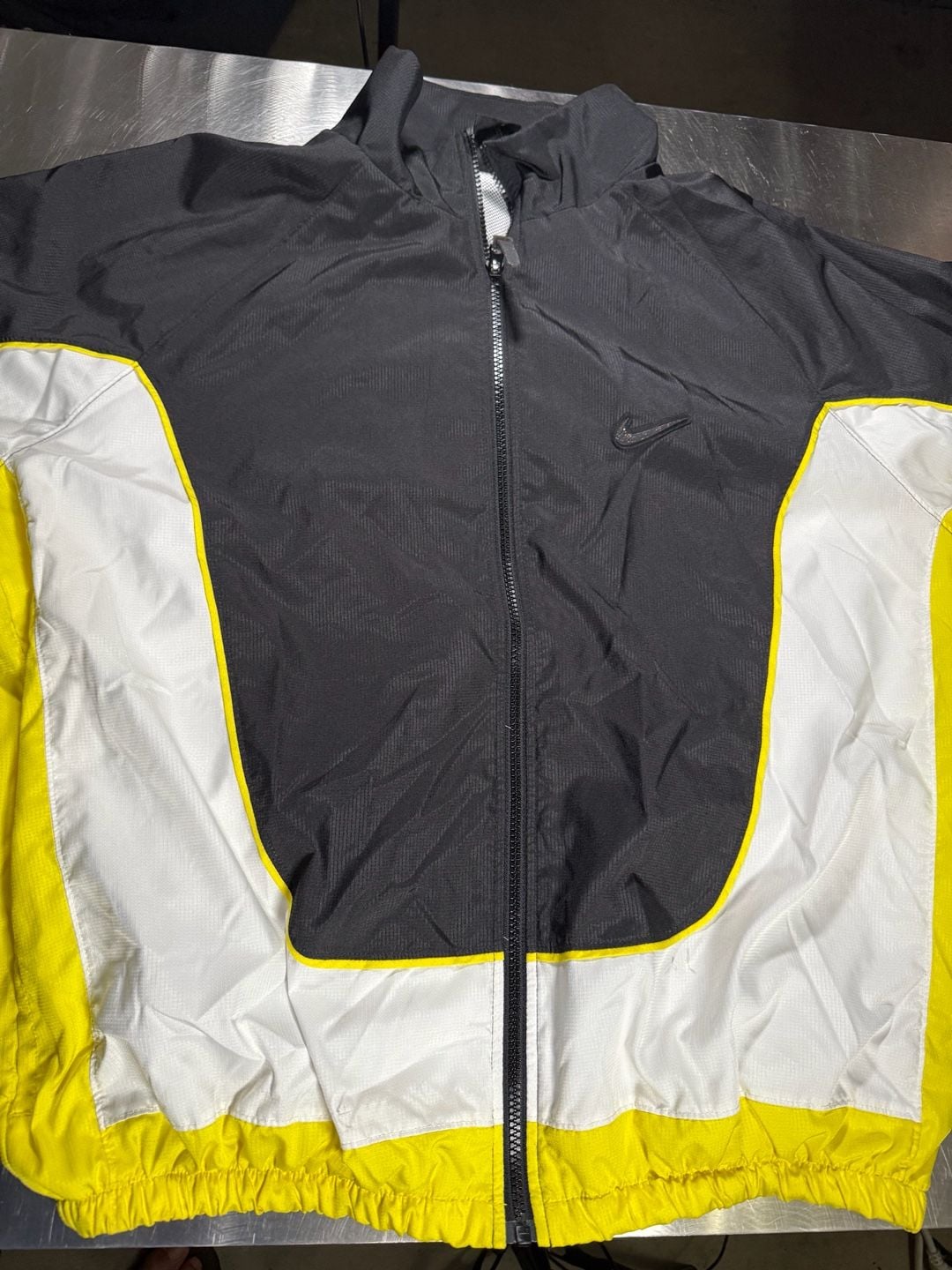 Nike Run Division Reflective Pinstripe Full-Zip Running Jacket 10