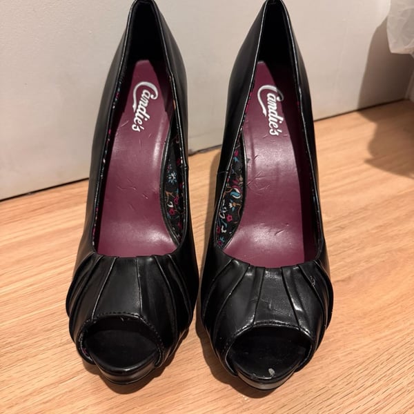 Candie's Classy Black Pleated Peep Toe Platform Pumps Size 9