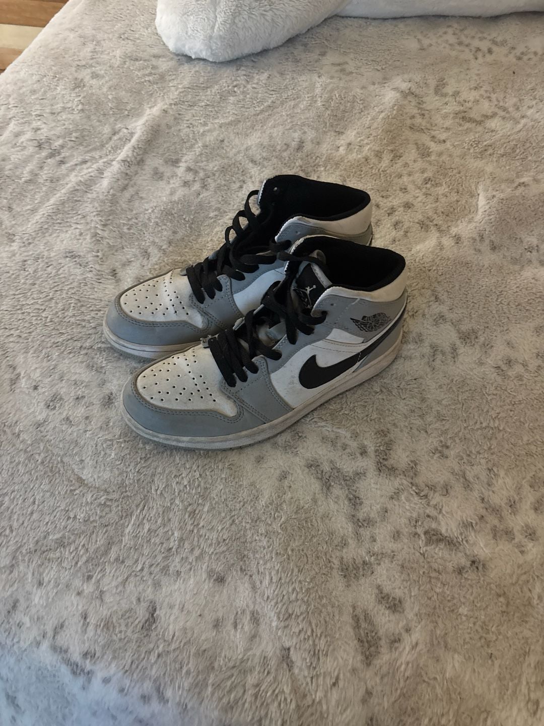 Jordan 1 Mid Light Smoke Grey Sneakers 2
