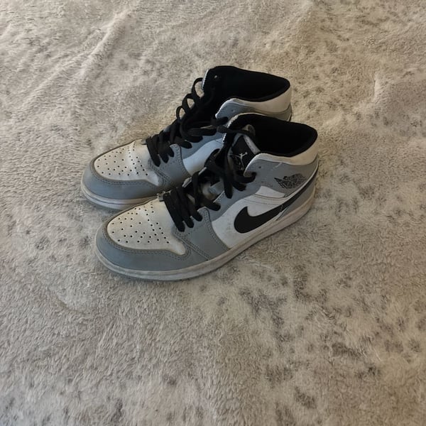 Jordan 1 Mid Light Smoke Grey Sneakers