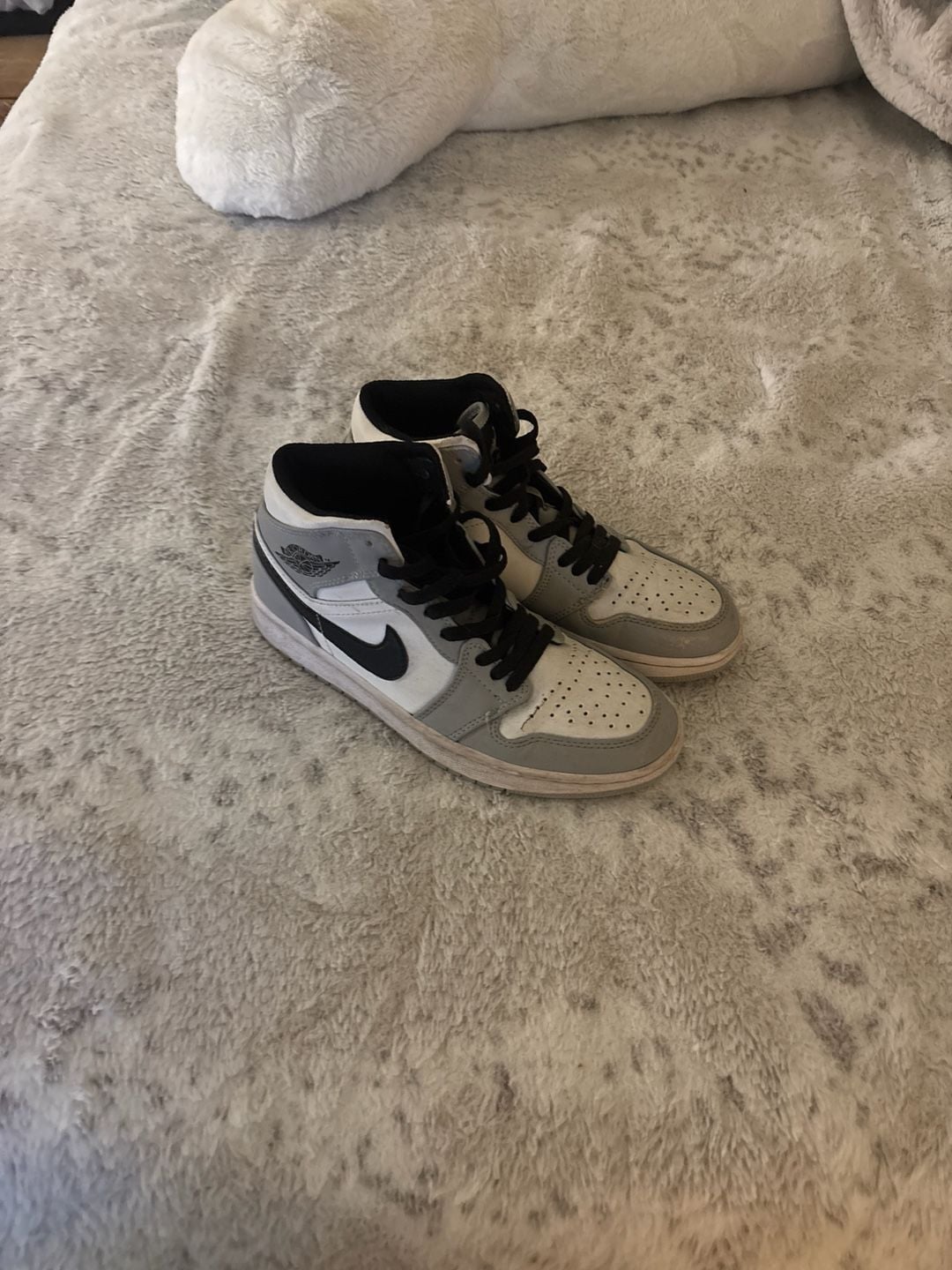 Jordan 1 Mid Light Smoke Grey Sneakers 3