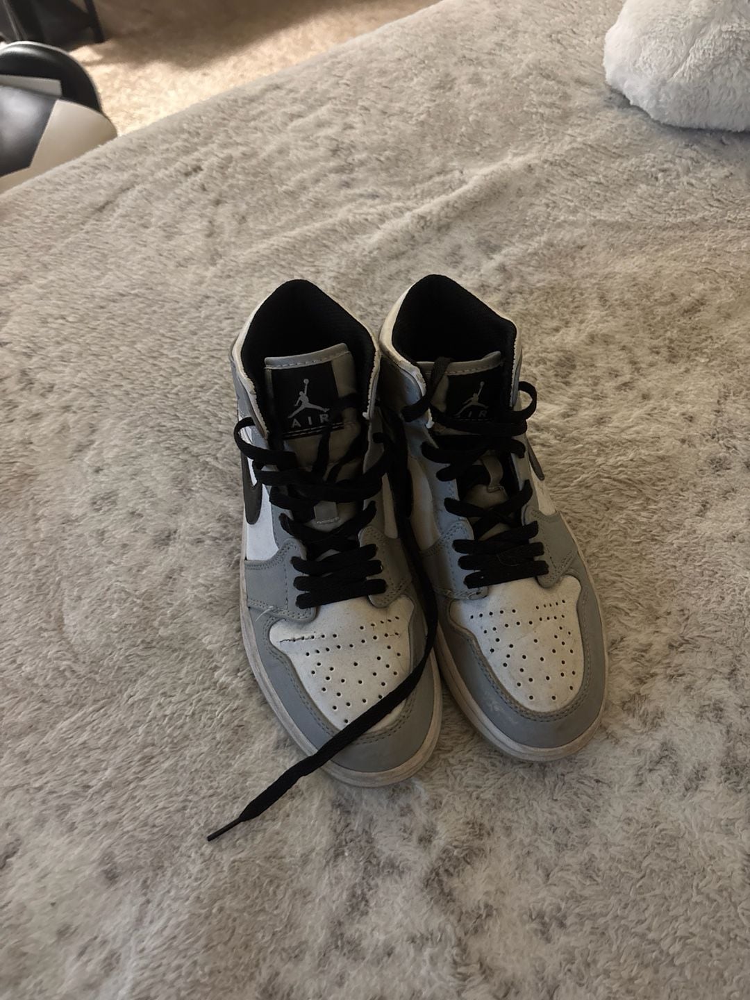 Jordan 1 Mid Light Smoke Grey Sneakers 4